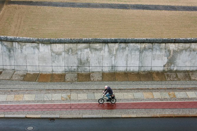 Berlin Historical Bike Tour: Berlin Wall and Cold War - Tour Duration and Minimum Travelers