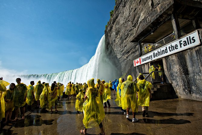 Best Niagara Falls Canada 3-Hour Tour W/Boat & Behind the Falls - Tour Group Size