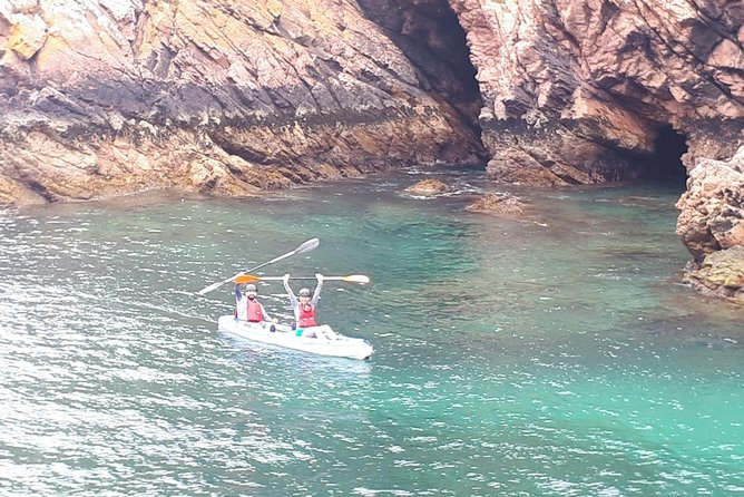 Boat and Kayak at Berlenga Natural Reserve - Getting to the Meeting Point