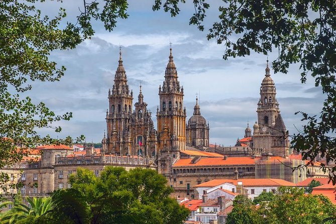 Day Trip: Santiago De Compostela and Valença Do Minho Day Trip With Lunch - Minimum and Maximum Passenger Requirements