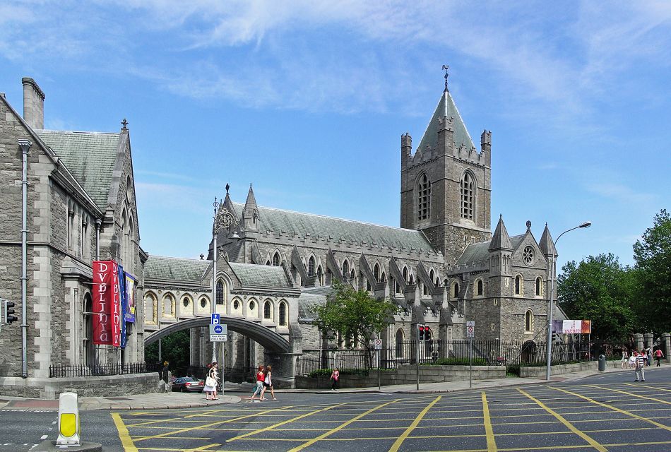 Dublin: Private Tour of City Monuments in Spanish - Language and Accessibility