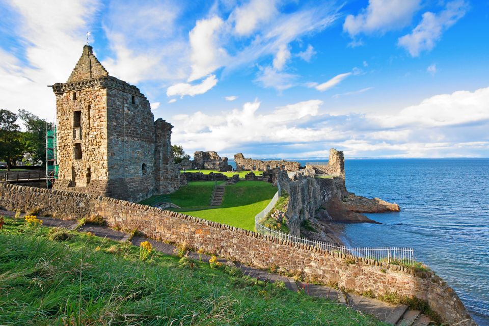 Edinburgh: St Andrews, Dunnottar Castle & Falkland Tour - Dundee