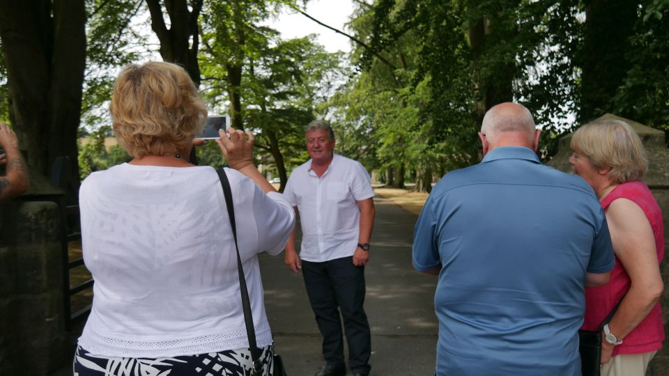 From Leeds: Yorkshire Dales Emmerdale Locations Bus Tour - Exploring Emmerdale Locations