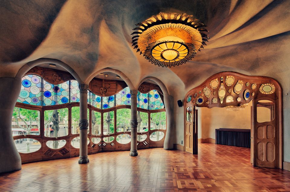 Gaudis Masterpieces Private Tour in Barcelona - Casa Battlo Walkthrough