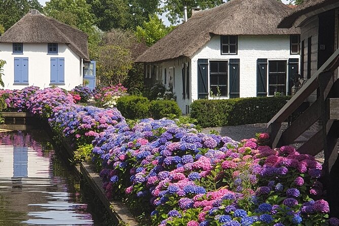 Giethoorn and Zaanse Schans Trip From Amsterdam With Small Boat - Tour Logistics