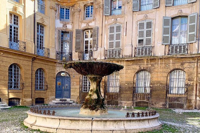 Gourmet & Cultural Tour Aix En Provence English / Espanol - Browsing the Local Market