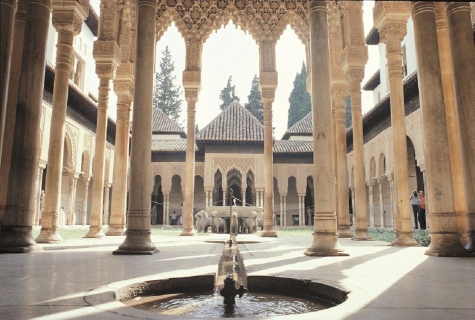 Granada: Alhambra, Generalife & Albaicin Private Tour - Skipping Long Lines