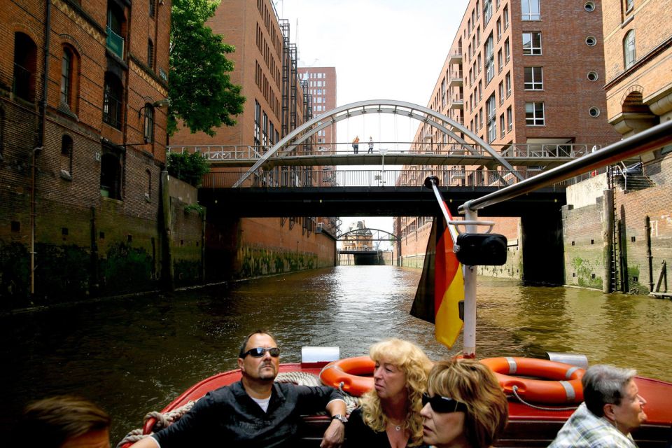 Hamburg: Traditional Harbor Tour With Commentary - Commentary and Language