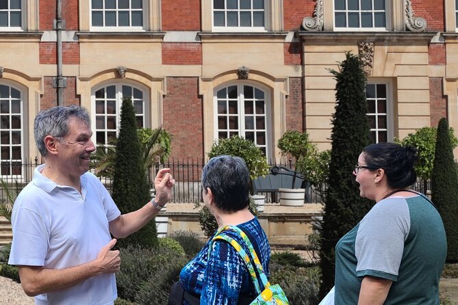 Hampton Court Guided Tour Full Day and High Tea - Availability and Booking