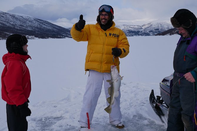 Ice Fishing On The Fjord - Minimum Number of Travelers