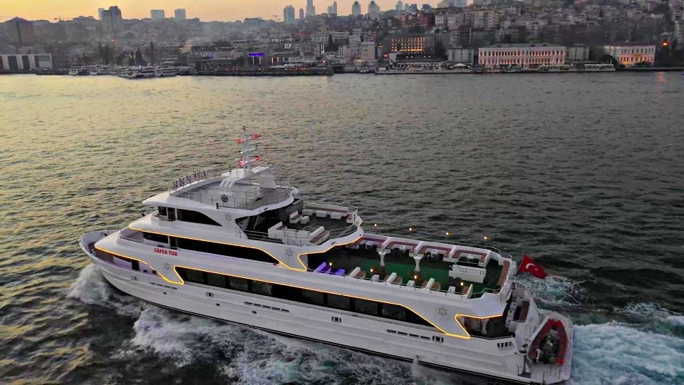 Istanbul: Bosphorus Dinner Cruise & Show With Private Table - What to Expect