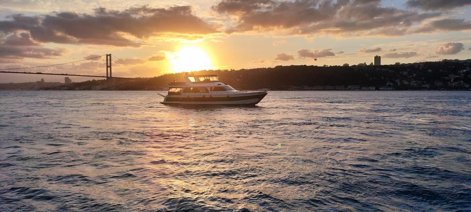 Istanbul: Bosphorus Sunset Cruise With Snacks and Drinks - Live Tour Guide Commentary