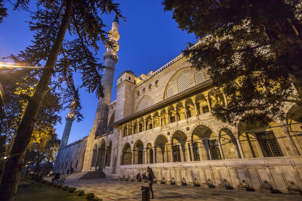 Istanbul: Small Group Skip-the-Line Luxury Day Tour - Strolling the Grand Bazaar