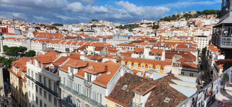 Lisbon: Private 4 Hours City Highlights Tour by Tuktuk - Live Tour Guide