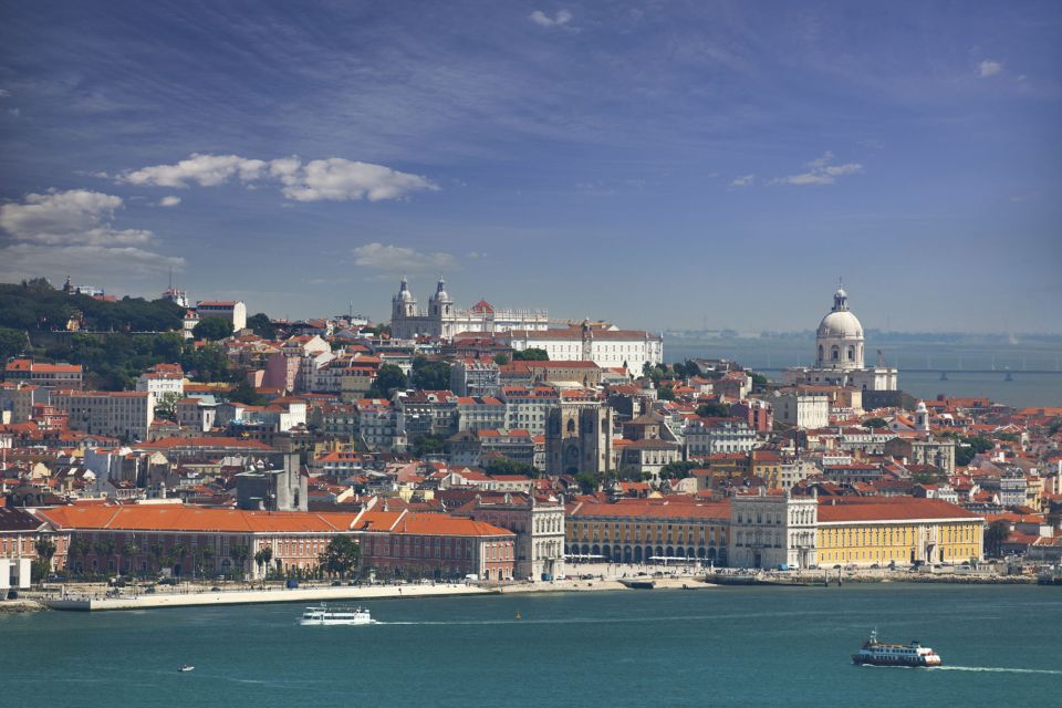 Lisbon: Private Half-Day Sightseeing Tour - Crossing the 25 De Abril Bridge