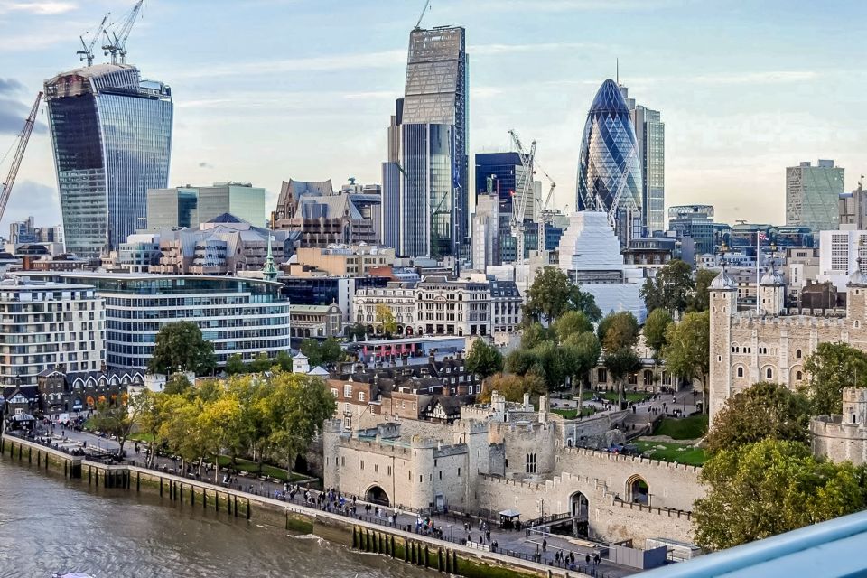 London: Tower of London and Tower Bridge Early-Access Tour - Clothing and Accessibility