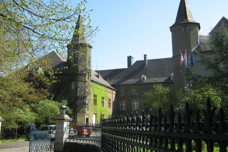 Luxembourg: First Discovery Walk and Reading Walking Tour - Recommended Attire