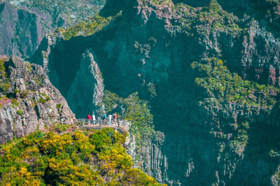 Madeira: Pico Do Areeiro, Santana & Machico´S Golden Beach - Discover Traditional Santana