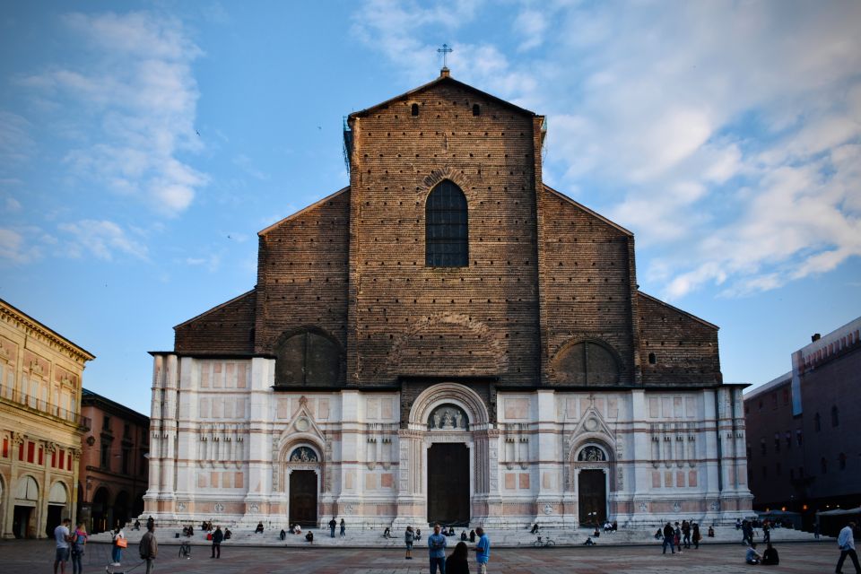 Milan: Private Day Trip to Bologna With Sightseeing Tour - Inclusions and Exclusions