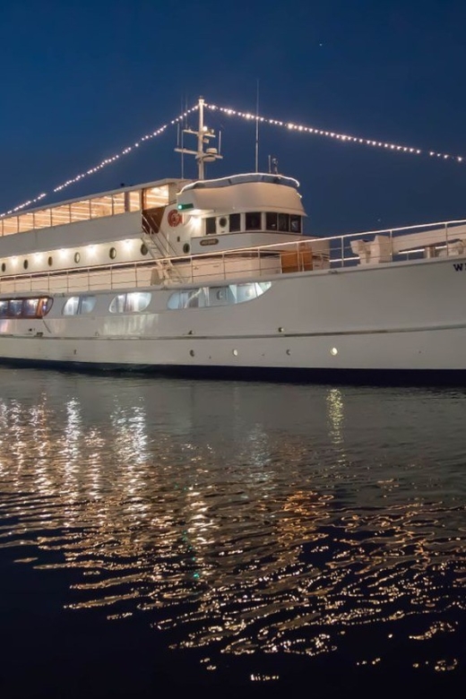 Newport Beach: Christmas Day Buffet Brunch or Dinner Cruise - Accessibility