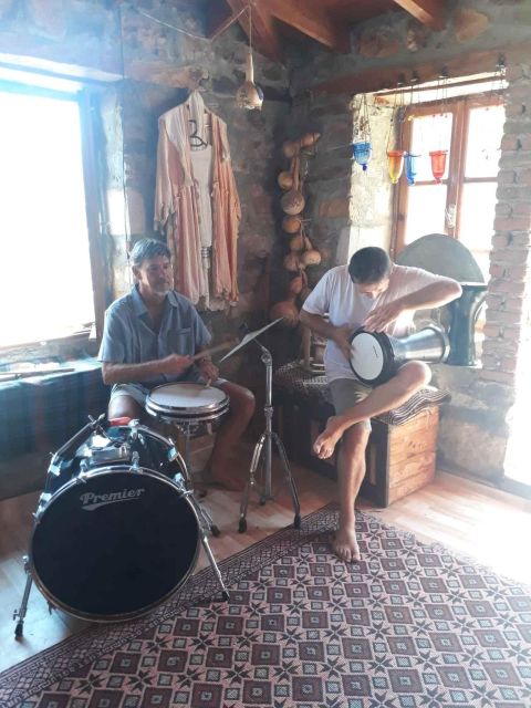 Olive Tasting & Rustic Lunch in Country Home With Live Music - Inclusions