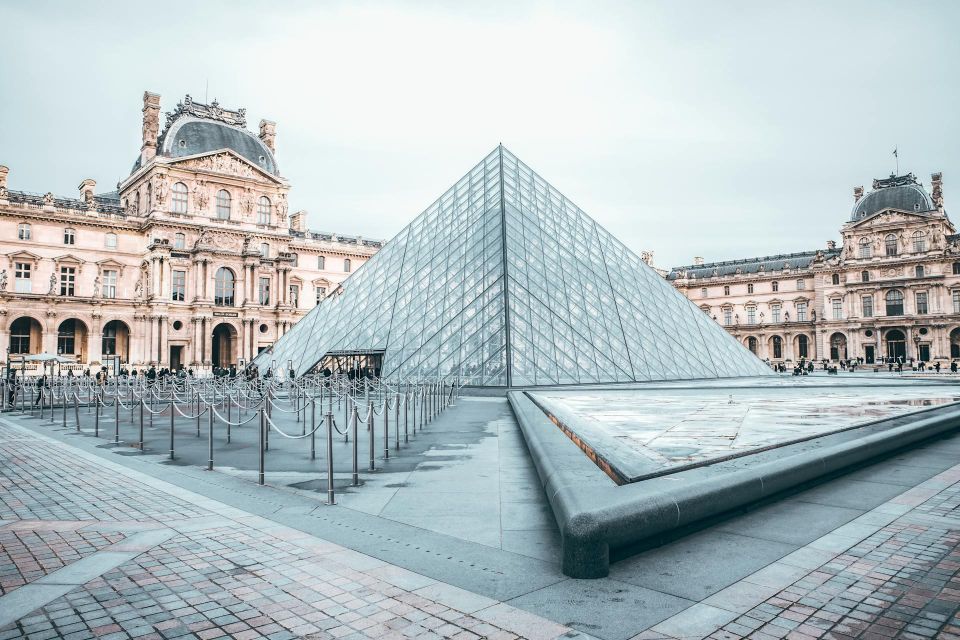 Paris - Louvre Pyramid : The Digital Audio Guide - Immersive Historical Exploration