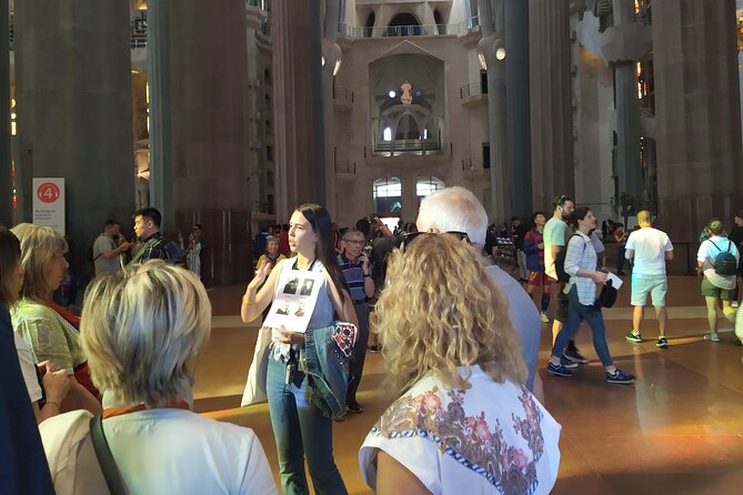 Park Guell and Sagrada Familia Tour in Barcelona - Admire Gothic Grandeur