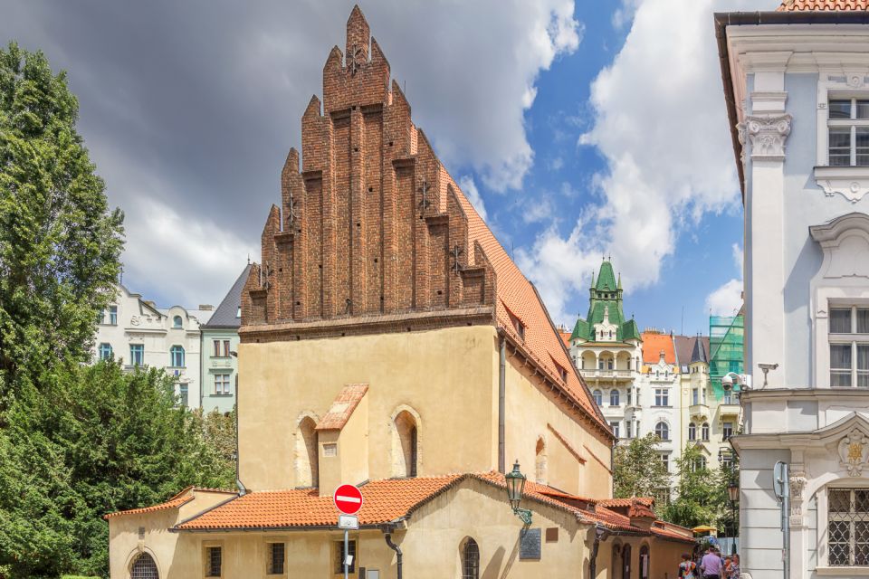 Prague: 4-Hour Segway and Scooter Tour With Lunch and Drinks - Exploring on Escooters