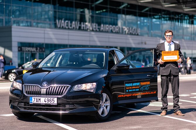 Private Arrival Transfer: Prague Airport - Centrally Located Drop-off