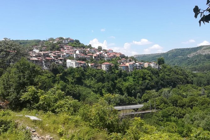 Private Day Trip to Bulgaria and Veliko Tarnovo From Bucharest - Discovering Arbanassi Monasteries