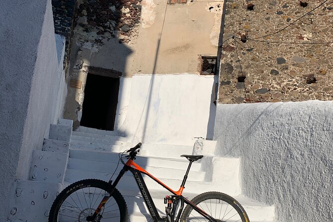 Private Electric Mountain Bike Experience and Tour in Santorini - Local Food Tastings and Beverages