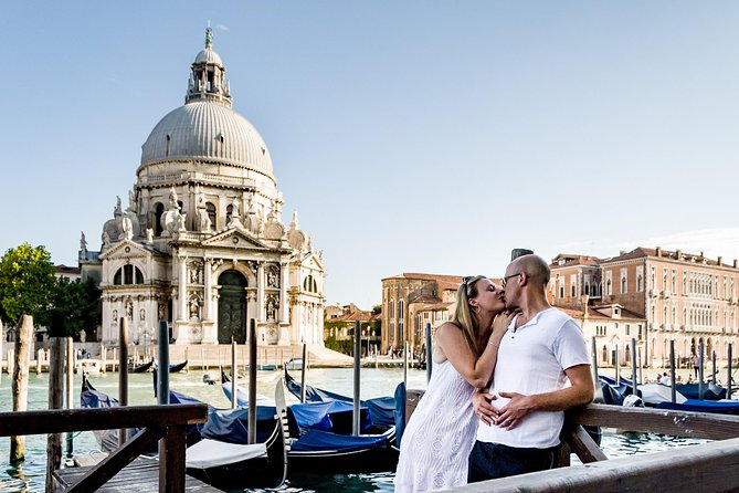 Private Photo Shoot in Venice With Gondola Ride - Explore the Romantic City