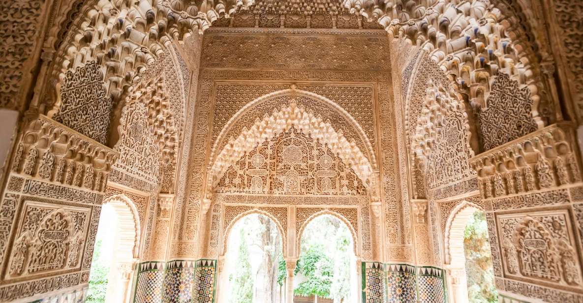 Private Tour in All Complete Complex of Alhambra With Ticket - Adapting the Tour to Your Needs