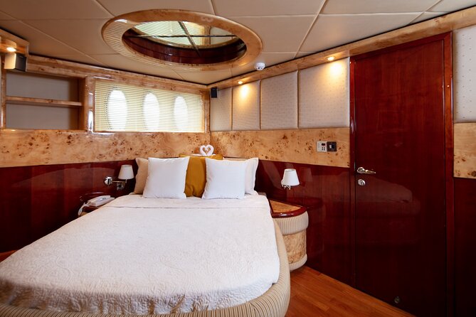 Private Yacht Dubai: Rent 61 Ft Luxury Yacht up to 30 People - Sightseeing Opportunities