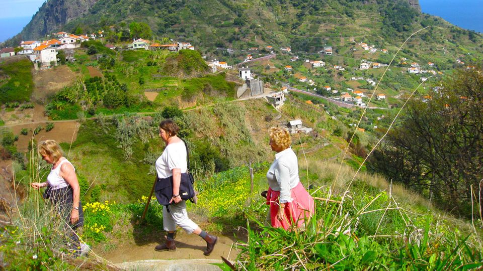 Referta / Castelejo - Levada Walk - Admiring the Rock of Penha Dágua