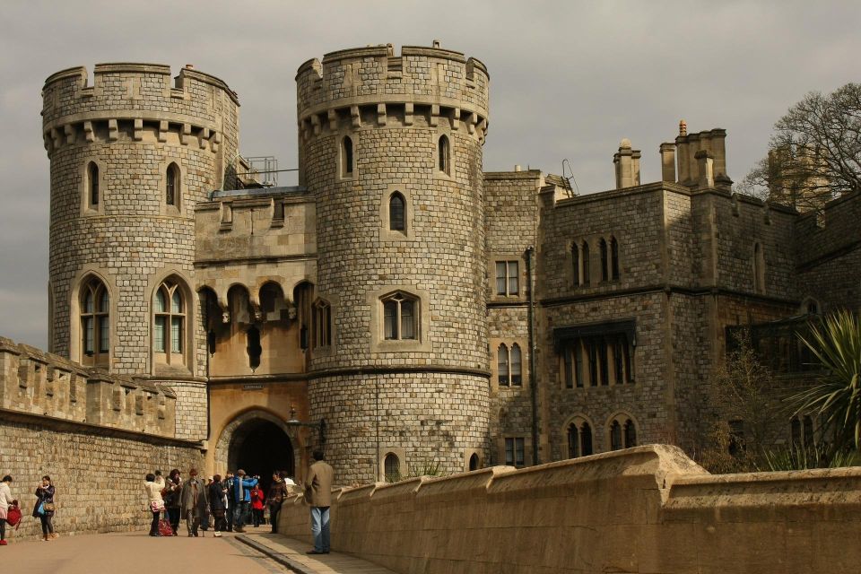 Royal Windsor Castle and Stonehenge Private Tour With Passes - Multimedia Audio Guide