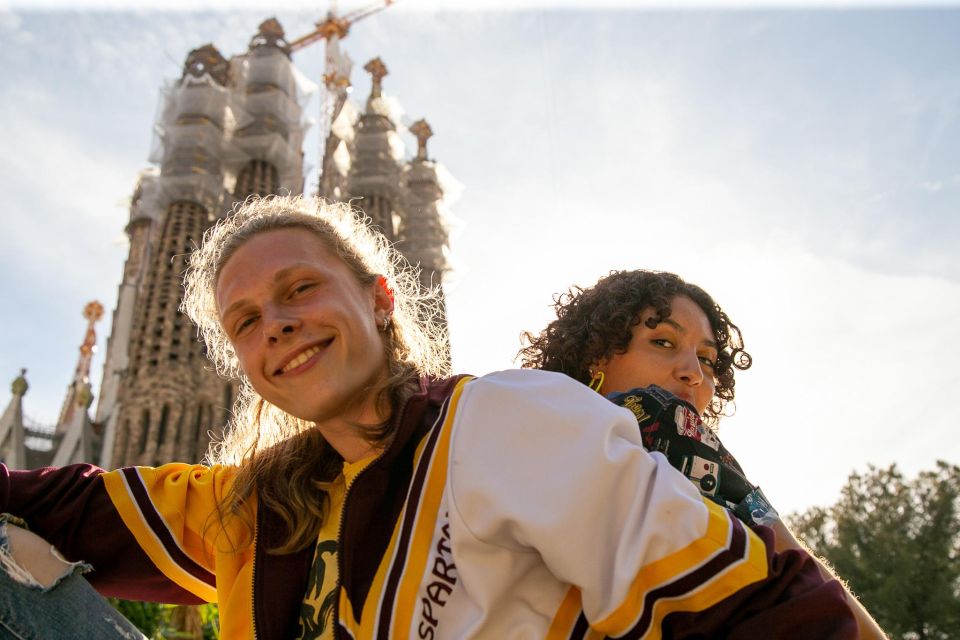 Sagrada Familia: Personalized Photographic Adventure - Posing Guidance