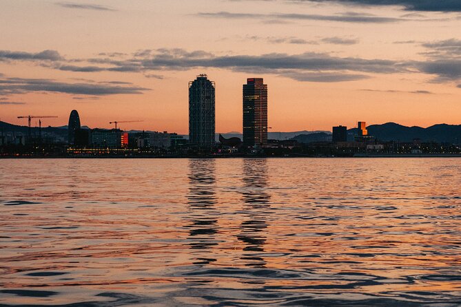 Sailing Cruise in Barcelona Led by Young & Local Captain - Reviews and Badge of Excellence