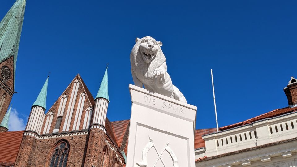 Schwerin: Old Town Highlights Self-guided Walk - Offline Map and Access