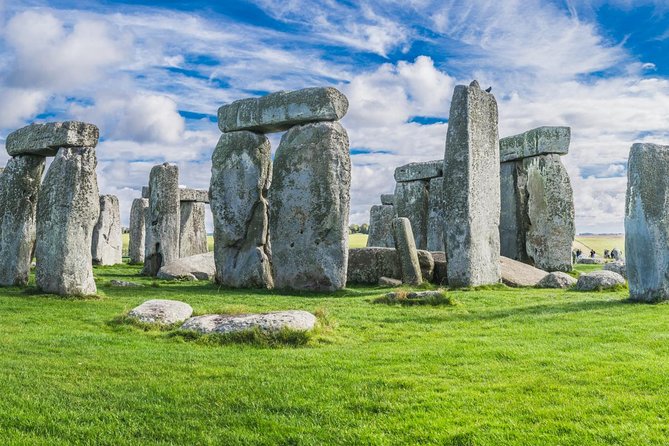 Stonehenge Half-Day Tour From London With Admission - Exploring the Ancient Site