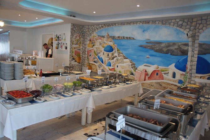 Traditional Greek Night Live Music & Dinner Show in Santorini - Exceptional Guest Ratings and Reviews