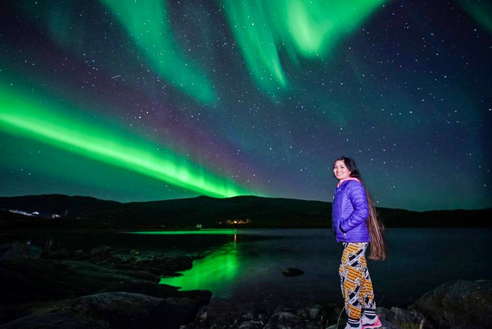 Tromsø: Northern Lights Chase Minibus Tour With Campfire - Campfire Experience