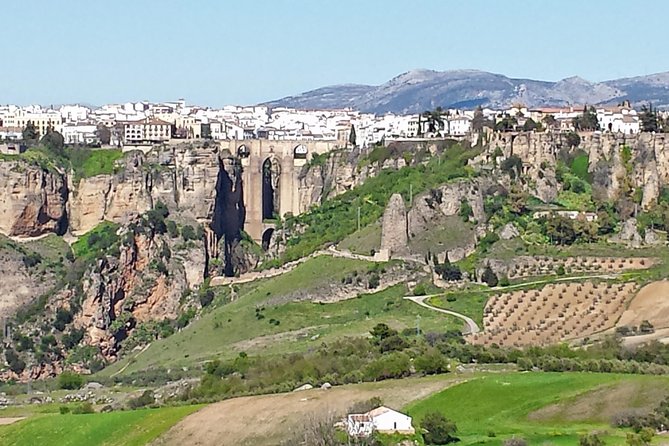 White Villages and Ronda Guided Day Tour From Seville - Admiring Grazelema