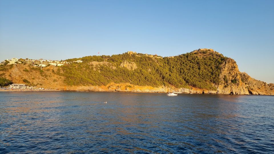 Alanya Relax Coastal Boat Trip With Lunch & Swimming - Maximum Capacity of 40-45 Passengers