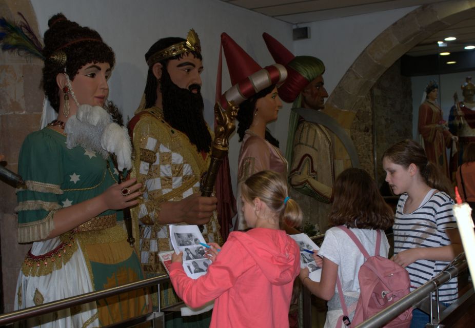 Barcelona for Kids: Dragons, Giants and Kings Tour - Meeting Point and Important Information