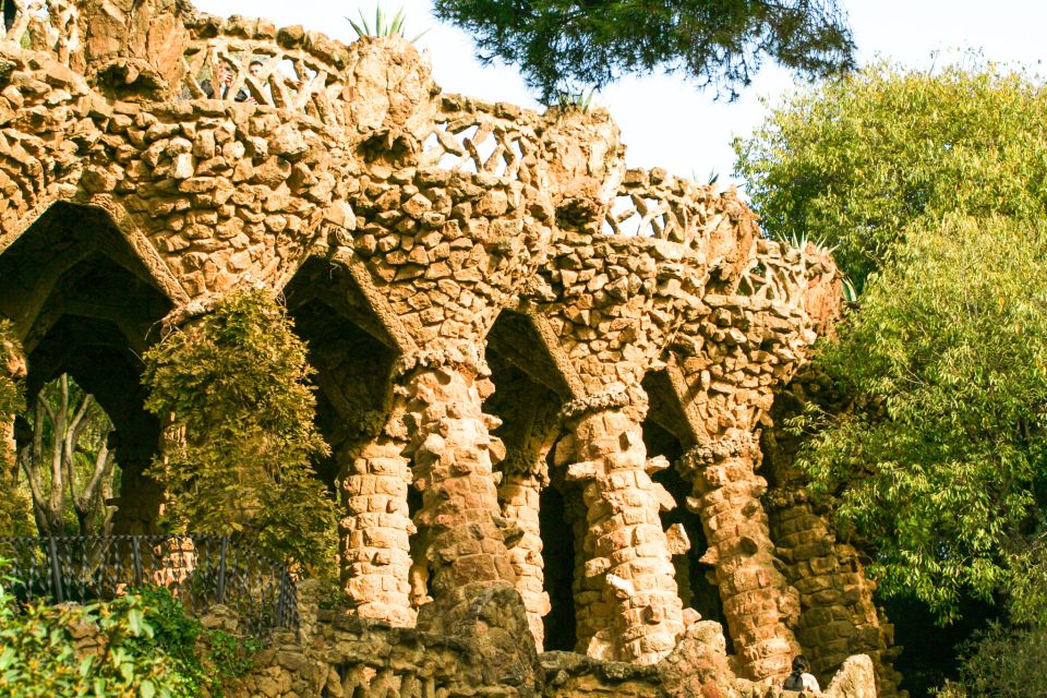 Barcelona: Park Güell & La Sagrada Familia Tickets and Tour - Meeting Point Details