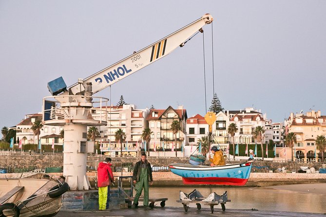 Cascais: Glamour, Luxury and Decay by The Lisbon Coastline - Meeting and End Points