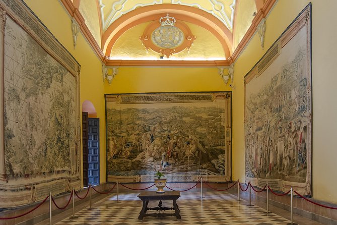 Cathedral & Alcazar of Seville Guided Tour With Skip the Line - Skipping the Long Lines