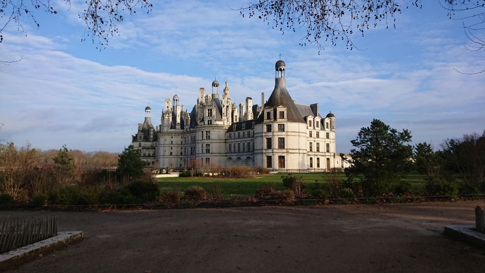 Chambord and Chenonceau Day Trip With Licensed Guide - Lunch in Amboise