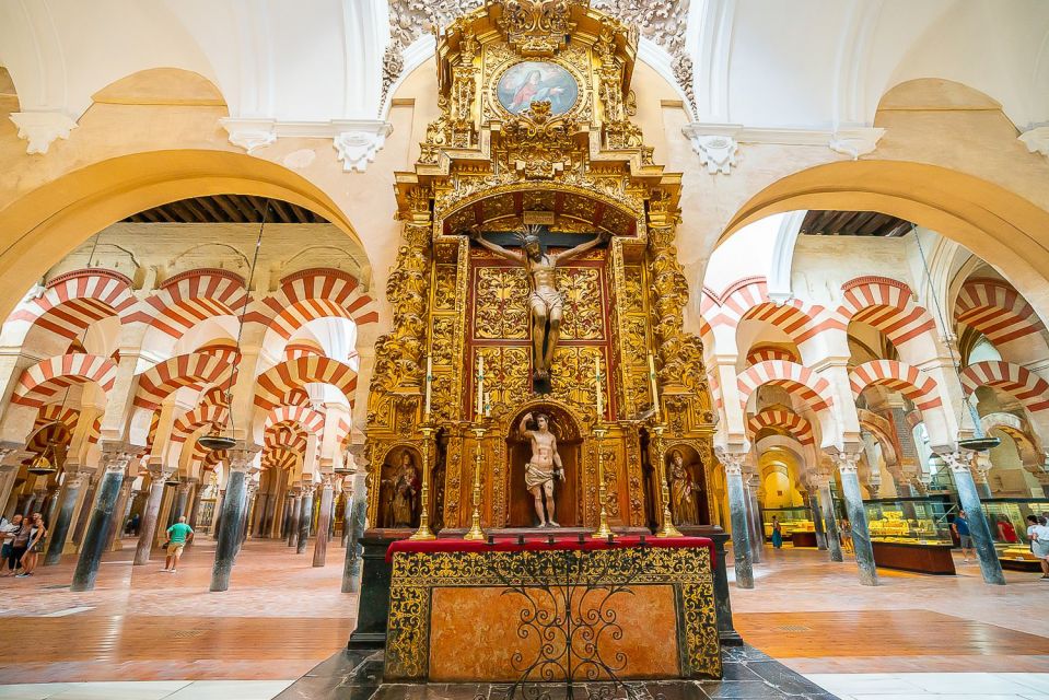 Córdoba: Skip-the-Ticket-Line Mosque-Cathedral Guided Tour - Learning About the Architecture